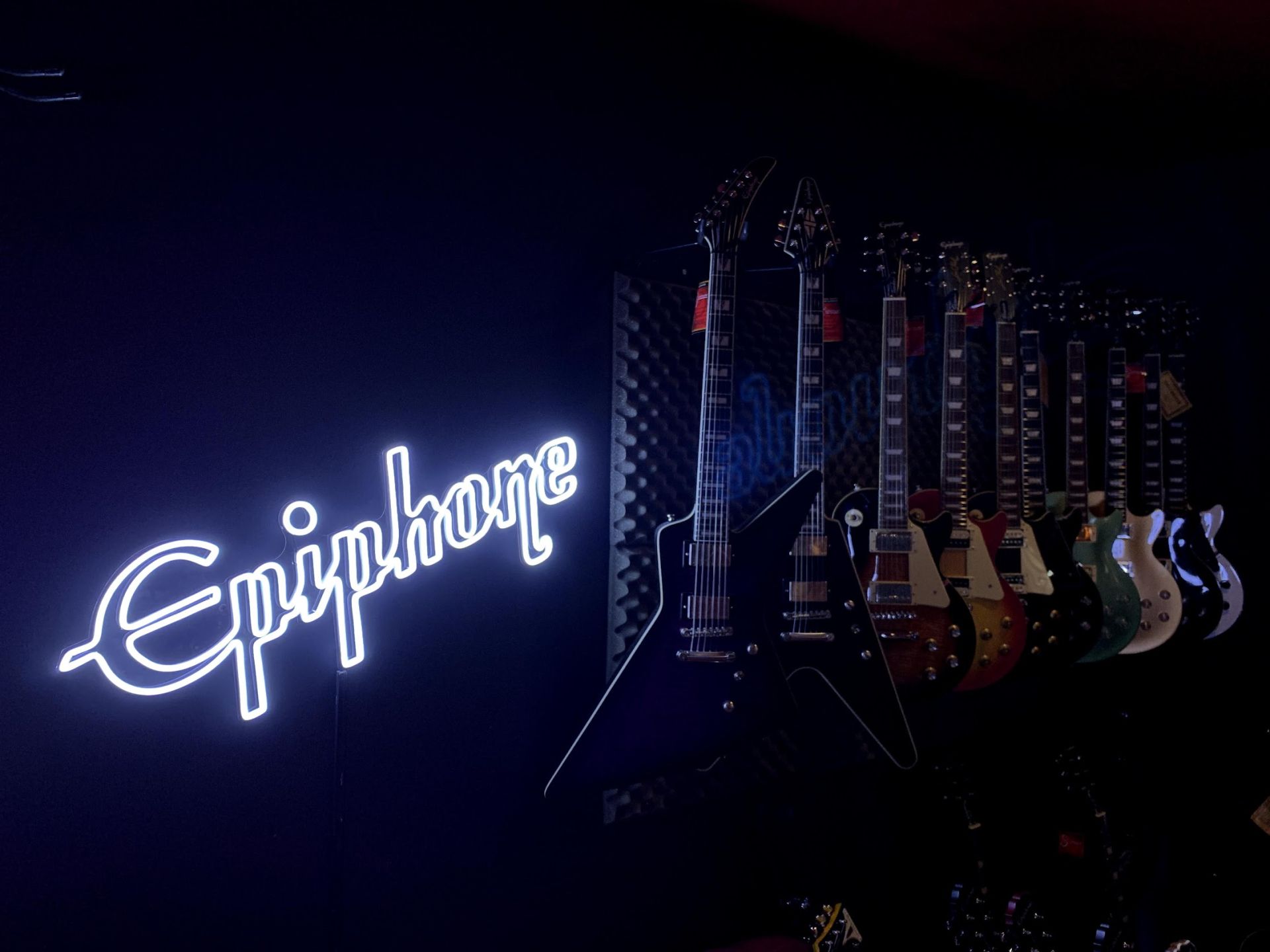 Showroom de Guitarras y bajos Epiphone